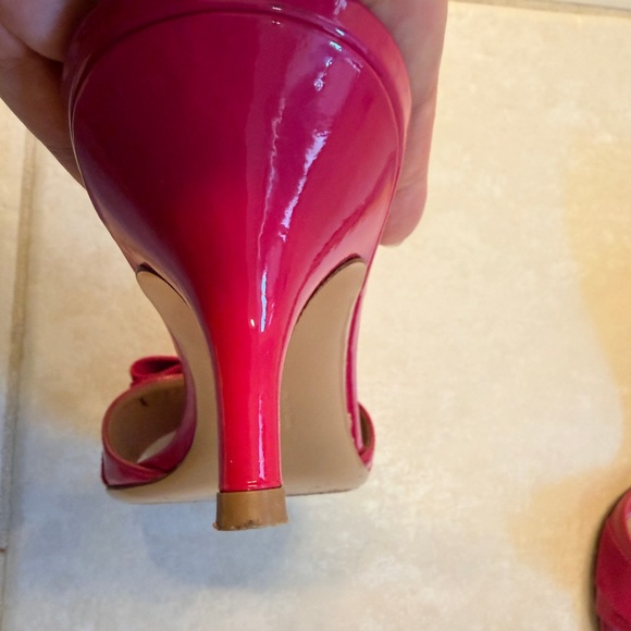 Salvatore Ferragamo Fuchsia Heels with Bow Accent - Picture 3 of 4